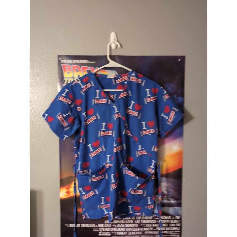 “I Heart Nestle Crunch” Nestle Brand Scrub Top Size S Nurse